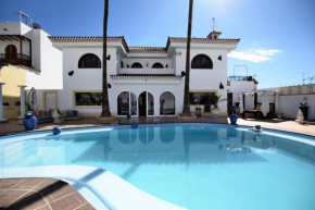 Large Villa with Huge Private Pool, Jacuzzi, & Gym